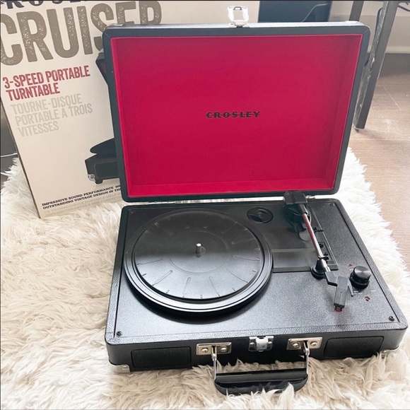 Crosley Cruiser 3-Speed Turntable Record Player - Picture 2 of 10